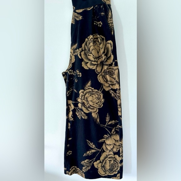 Osklen Floral SET Asymmetrical Hem
Short Sleeve Top & WIDE floral pants-pockets - Picture 5 of 6